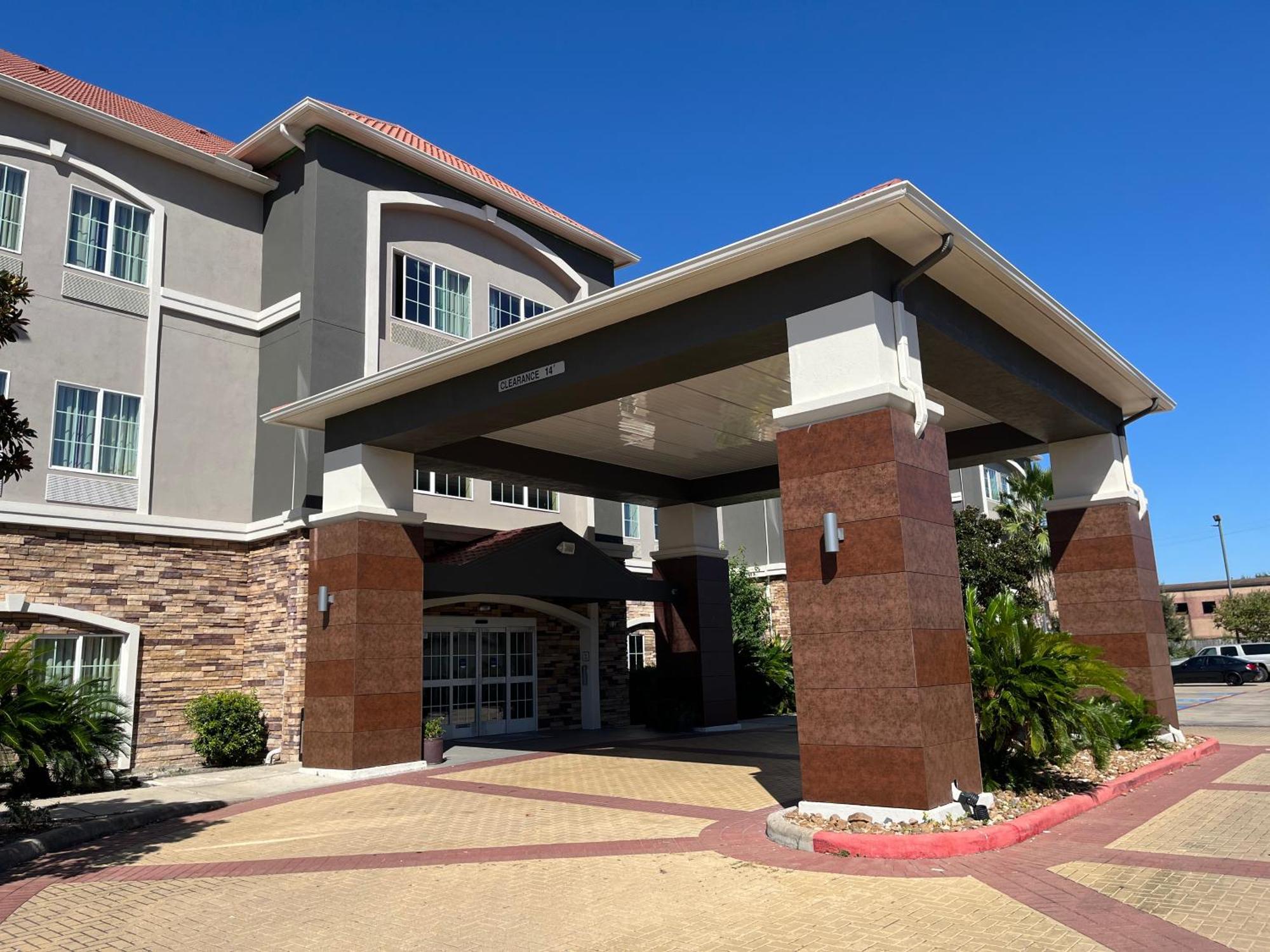 Отель La Quinta By Wyndham Houston Energy Corridor Экстерьер фото