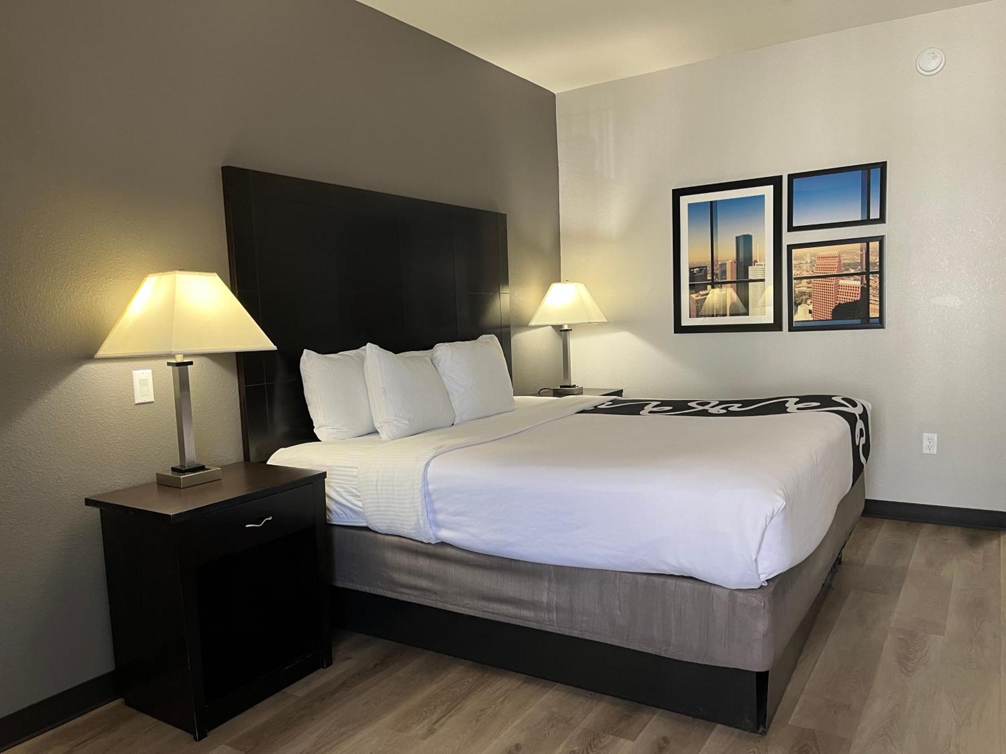 Отель La Quinta By Wyndham Houston Energy Corridor Экстерьер фото