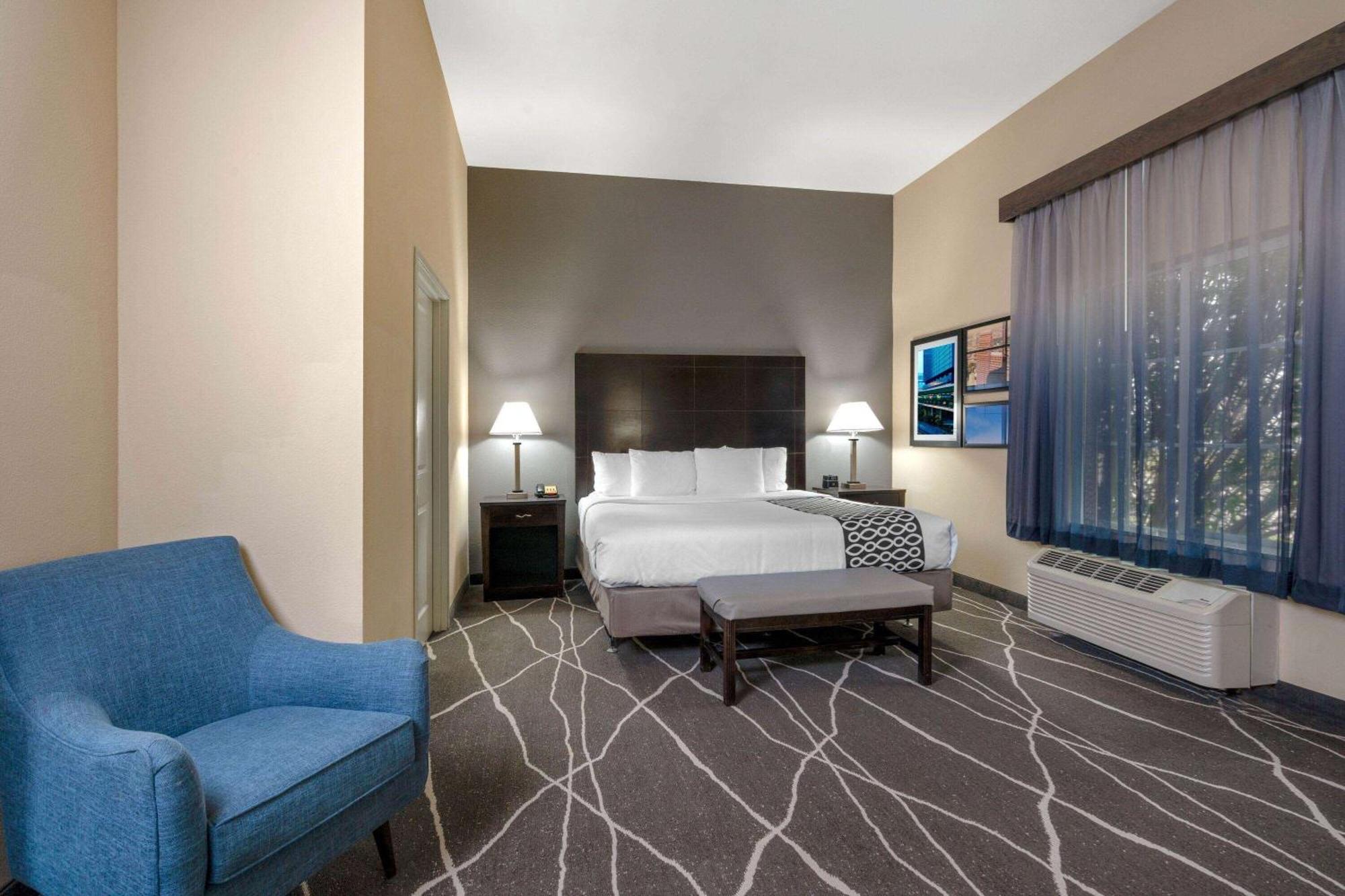 Отель La Quinta By Wyndham Houston Energy Corridor Экстерьер фото